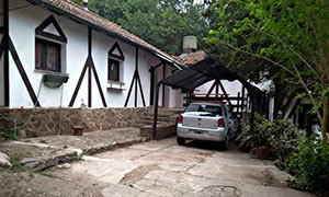 Cabaña para 8 con parque asador y cochera en Carlos Paz