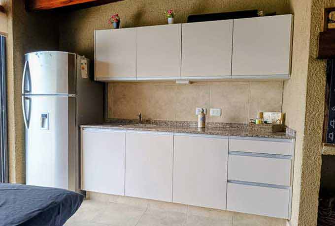 Casa en venta con quincho, pileta y cochera doble