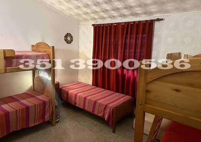 dormitorio en suite con Tv y aire