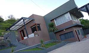 Alquiler casa centrica para 8 a 10 en Carlos Paz con pileta