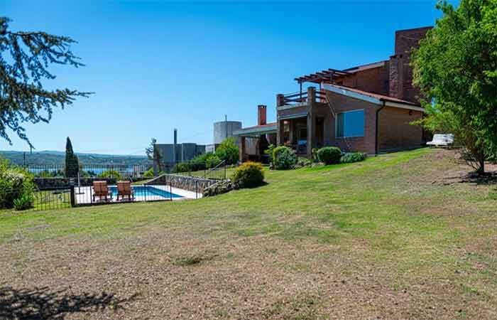 Casa con pileta en alquiler