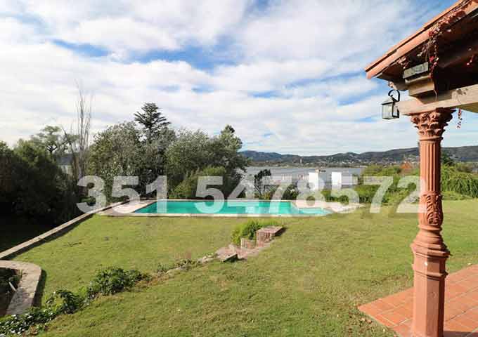 Casa con pileta y vista al lago