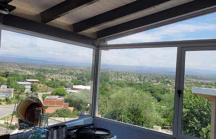 vistapanoramica a las sierras y la ciudad