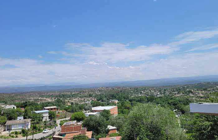 vistapanoramica a las sierras y la ciudad
